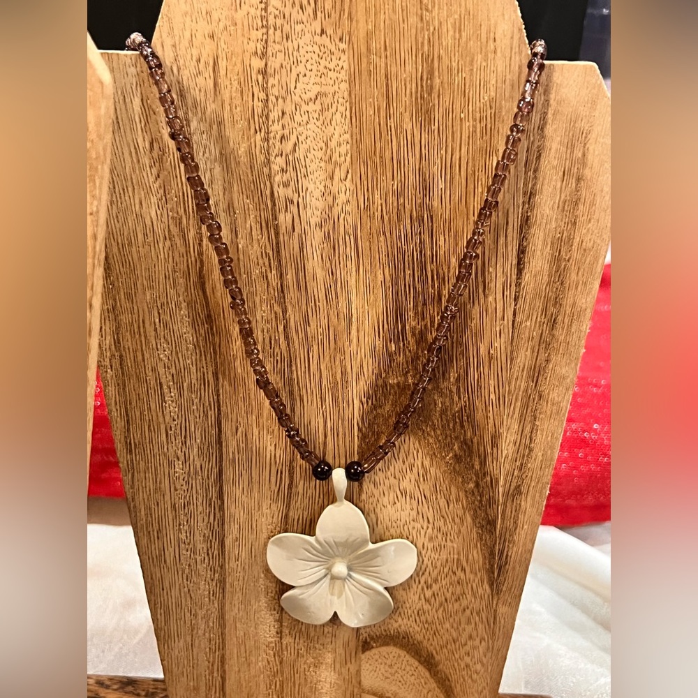 Floral necklace new